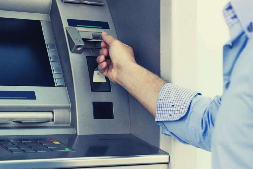ATM Paramı Yuttu (Bankamatik) Banka Verir Mi? Görseli garanti, akbank, ziraat, vakıfbank atm paramı yuttu ne yapmalıyım